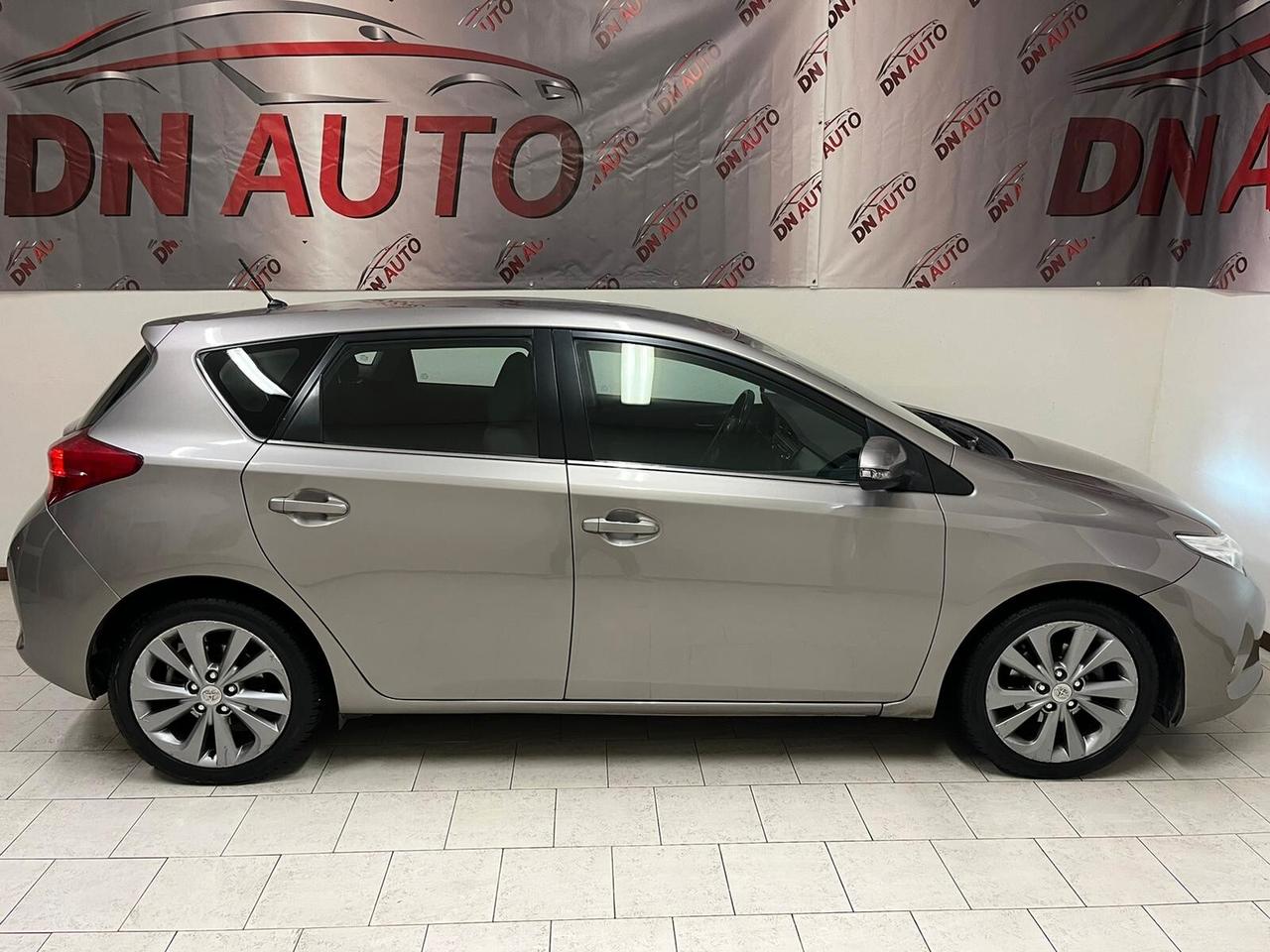 Toyota Auris 1.8 Hybrid Lounge