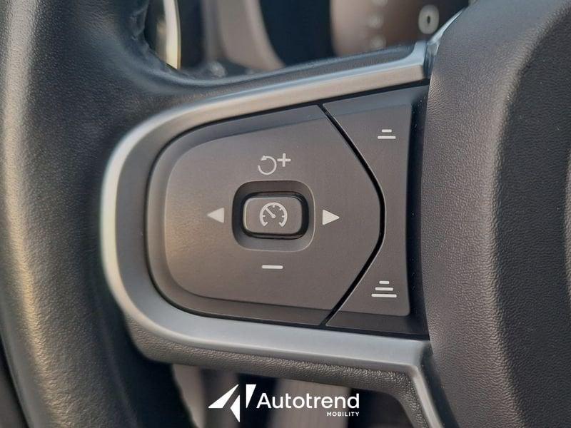 Volvo XC60 B4 197+14 CV AWD Mild Hybrid Diesel Automatico Momentum Pro