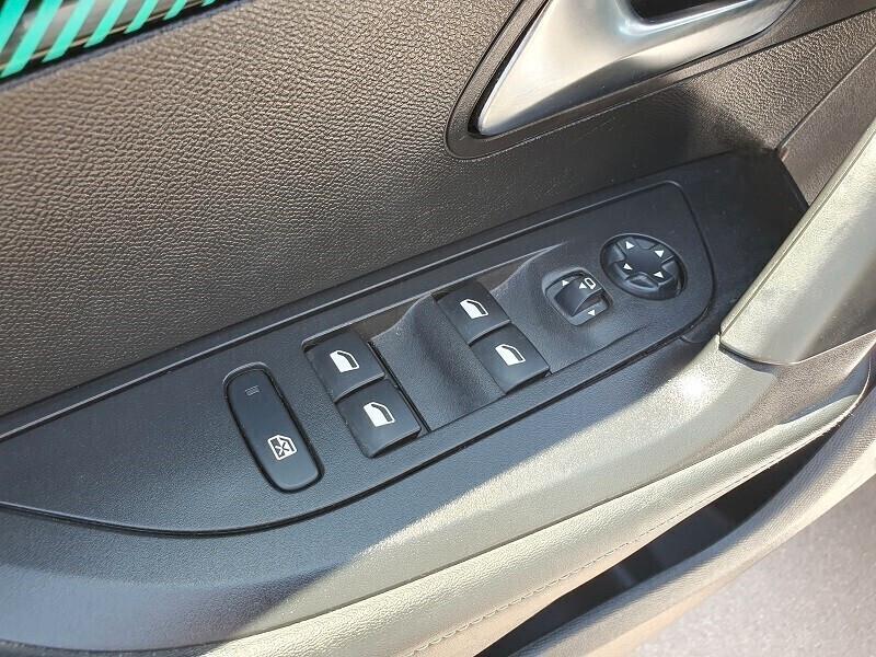 PEUGEOT NEW 2008 BlueHDi 110CV ALLURE LED NAV PARK