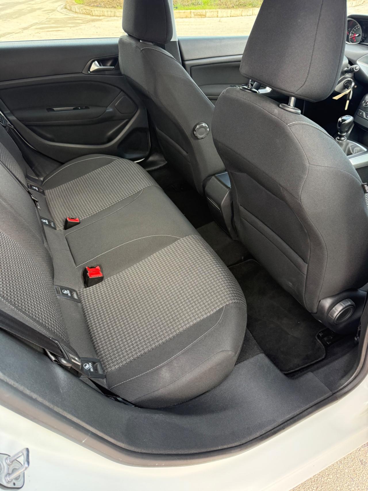 Peugeot 308 BlueHDi 130 S&S Business