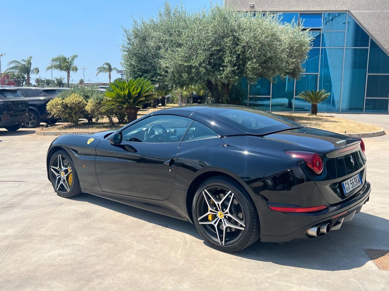 Ferrari California T DCT cabrio 560CV RWD