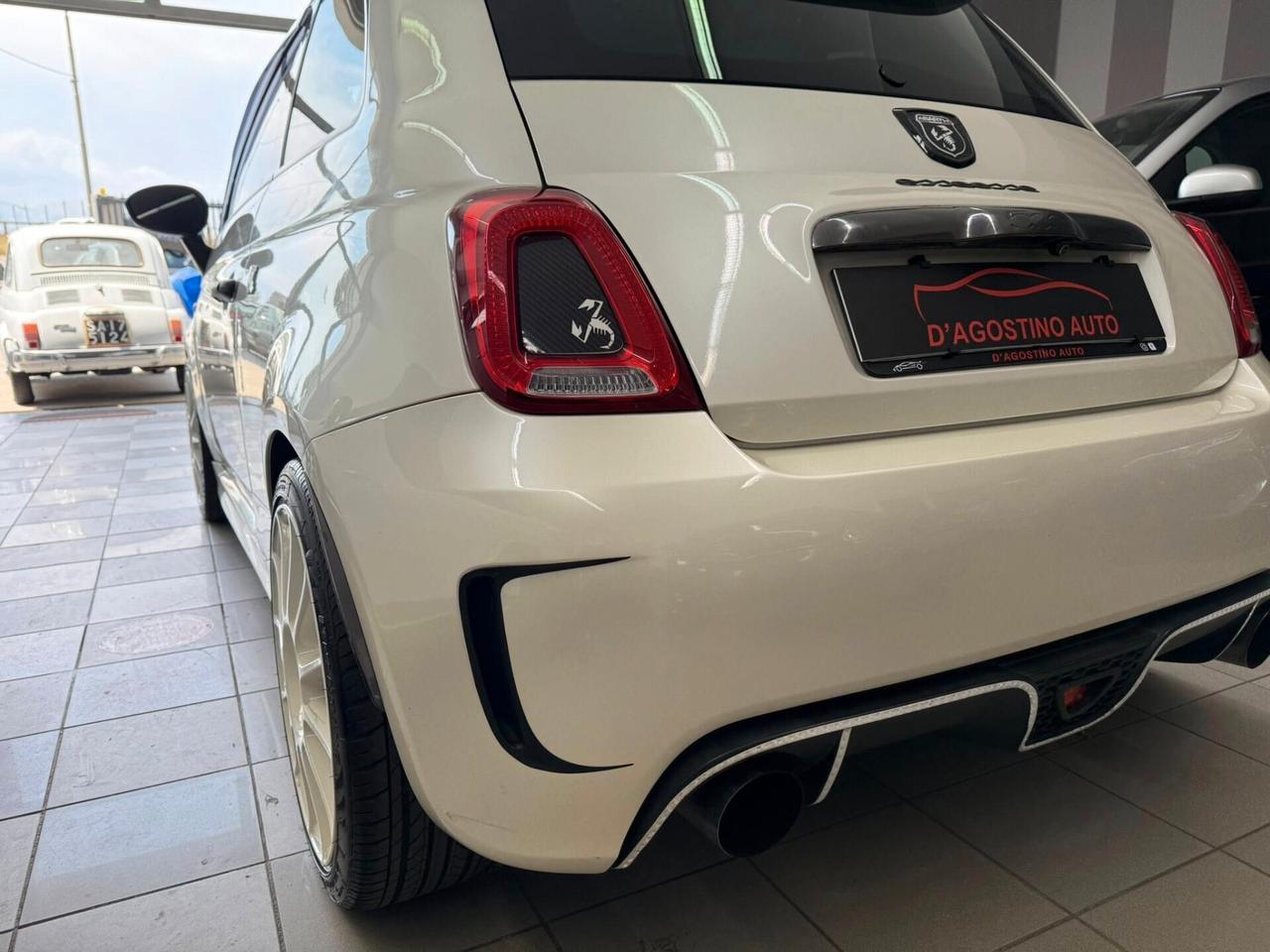 Abarth 500 1.4T-jet 135cv allestimento Esseesse