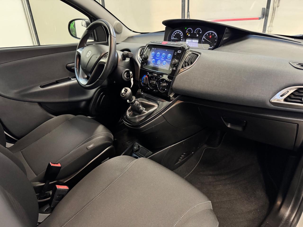 Lancia Ypsilon 1.0 FireFly 5 porte S&S Hybrid Ecochic Gold