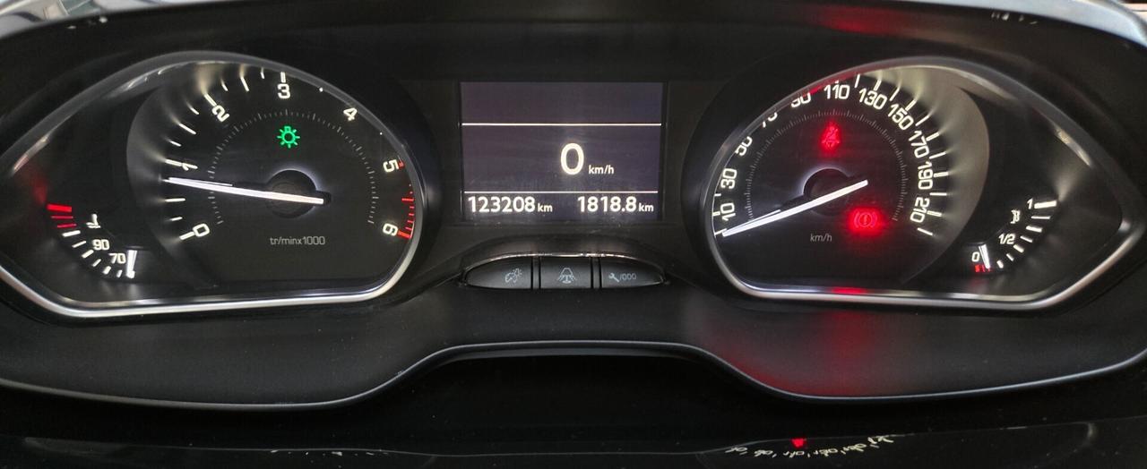 Peugeot 208 1.4 HDi 68 CV 5 porte Allure
