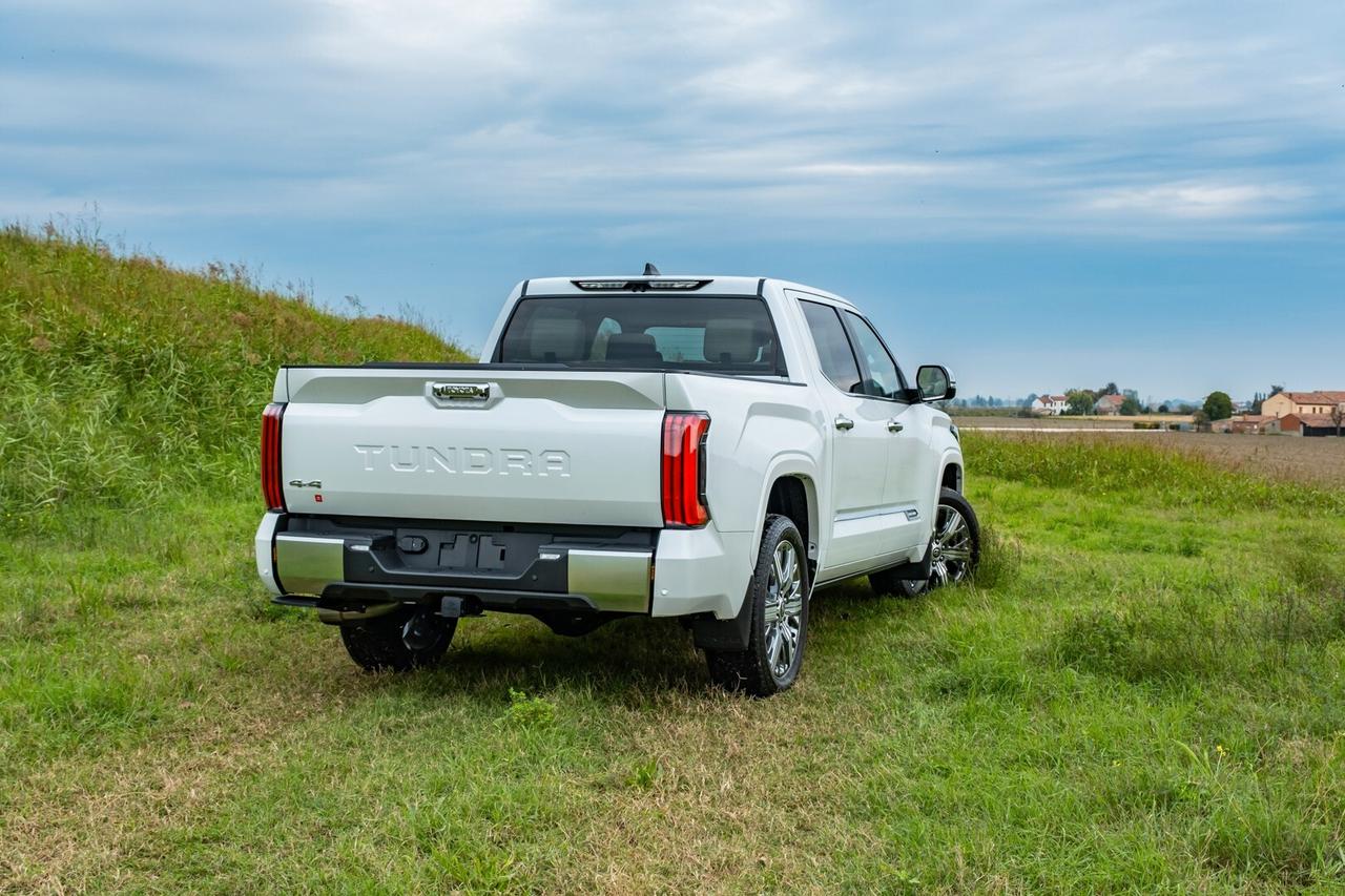 Toyota Tundra Crew 3.5L v6 Twin Turbo 4x4 HYBRID CAPSTONE