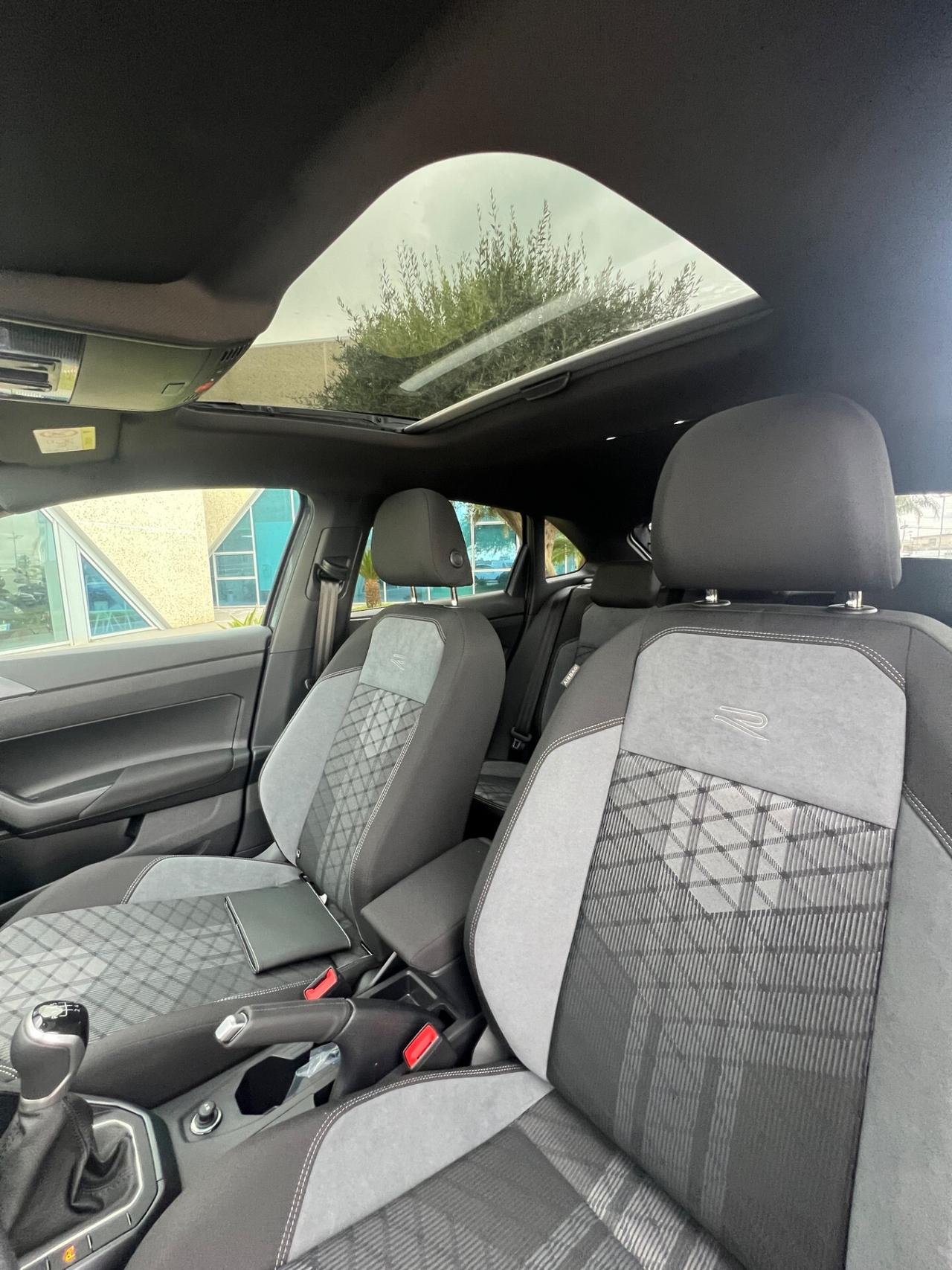 Volkswagen Taigo 1.0 TSI 115 CV R-Line Plus possibilità noleggio no scoring