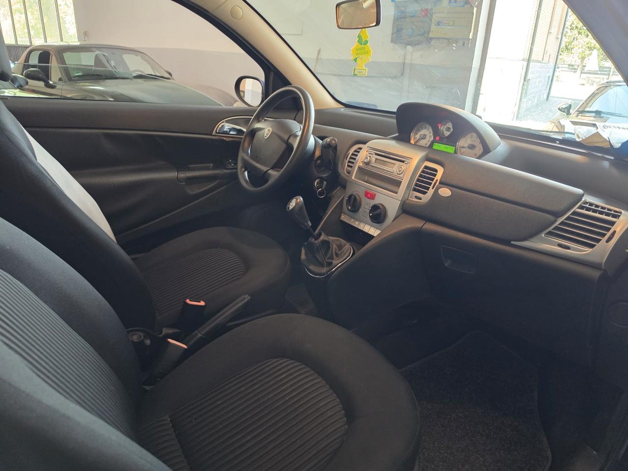 Lancia Ypsilon 1.3 MJT anche Neopatentati