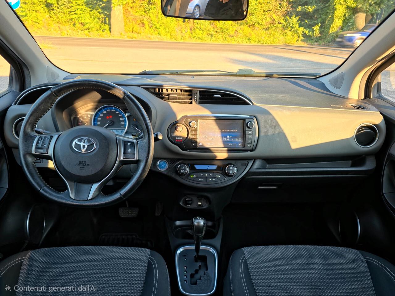 Toyota Yaris 1.5 Hybrid 5 porte Active -E6 Automatica NEO 2015