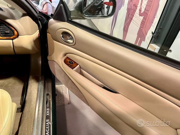 JAGUAR XK8 4.2 Coupé