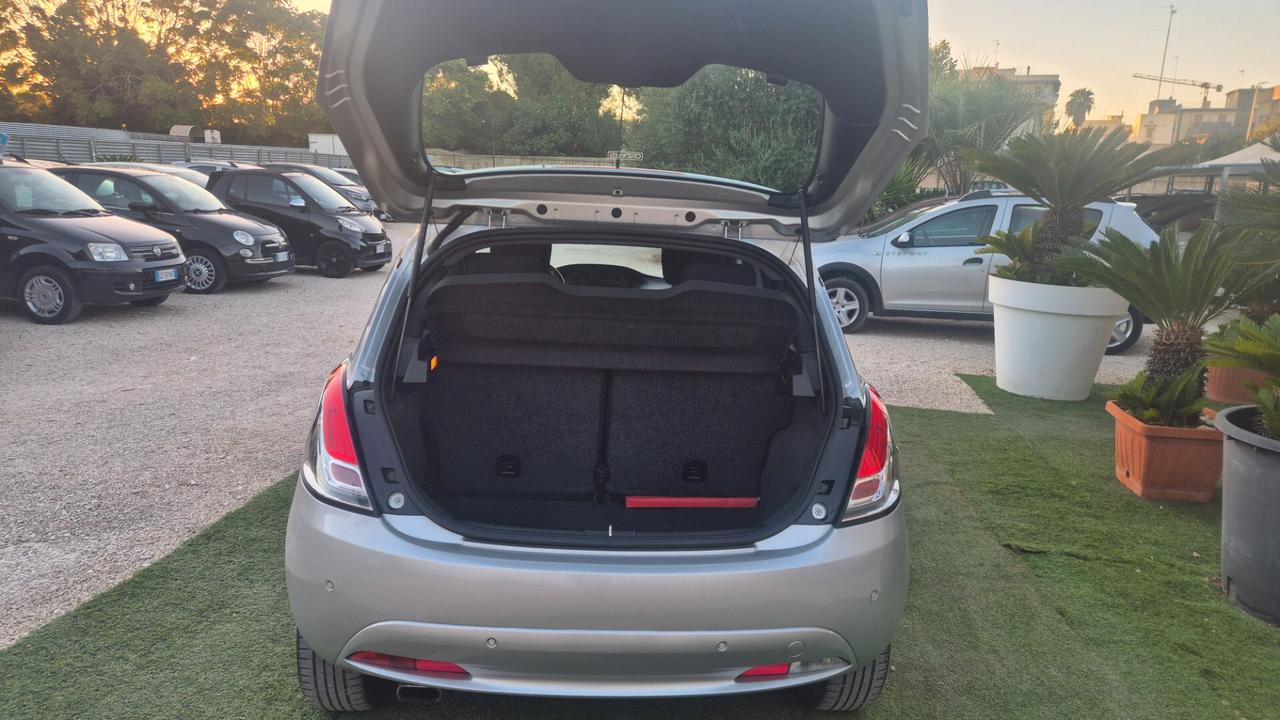 Lancia Ypsilon 1.2 69 CV 5 porte Silver