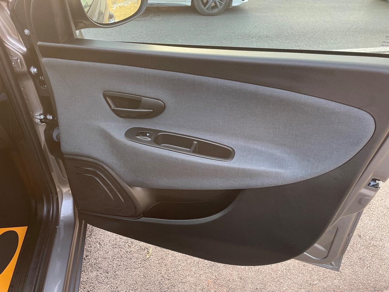 LANCIA YPSILON 1.0 BENZINA 70 (CV) 2022