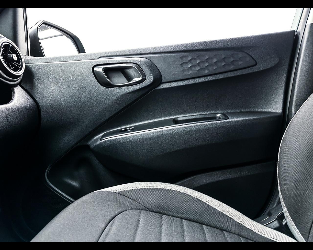 HYUNDAI i10 3ª serie - i10 1.0 MPI AT Connectline