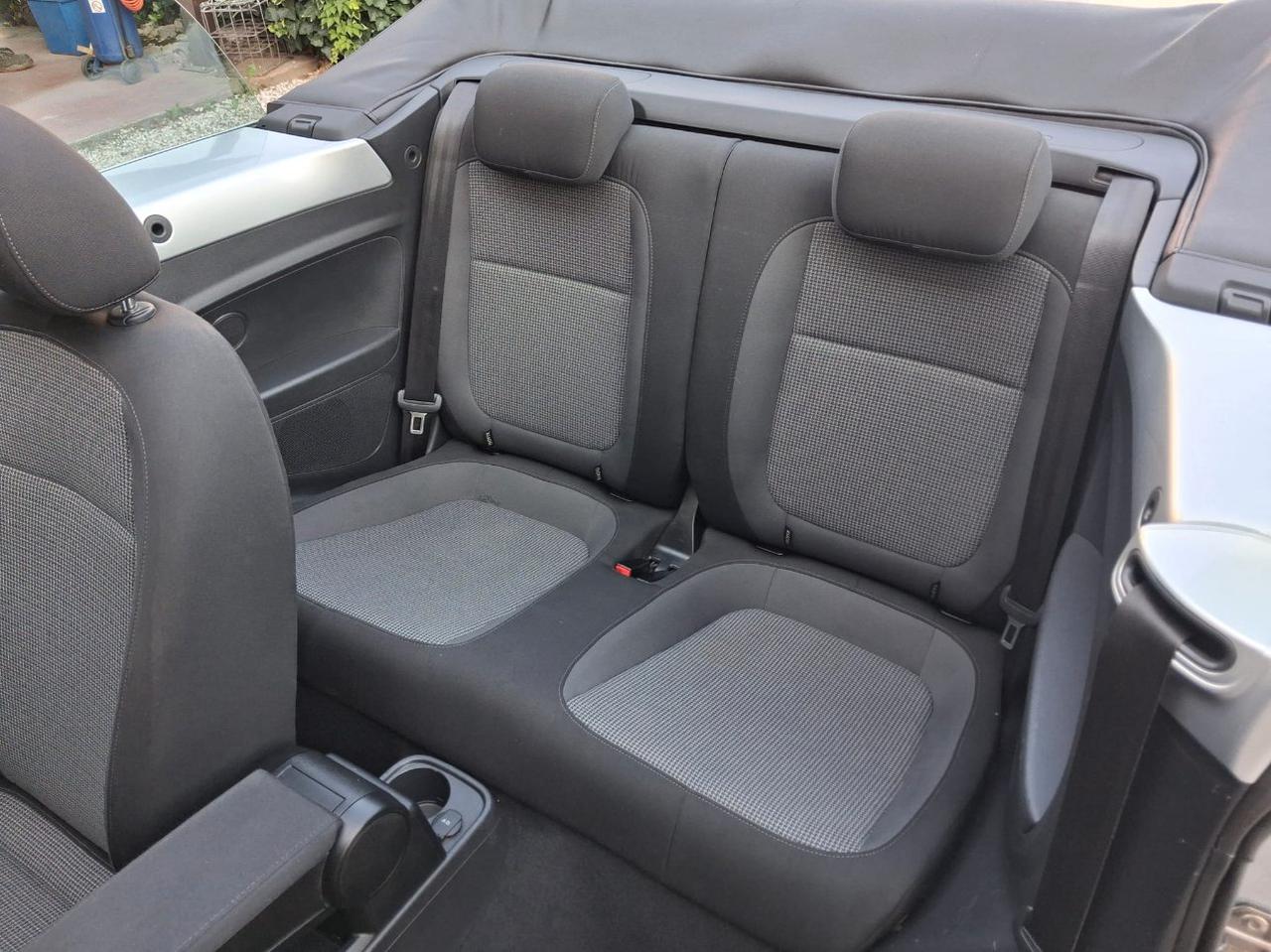 Volkswagen Maggiolino Cabrio 1.6 tdi CABRIO Design 105cv