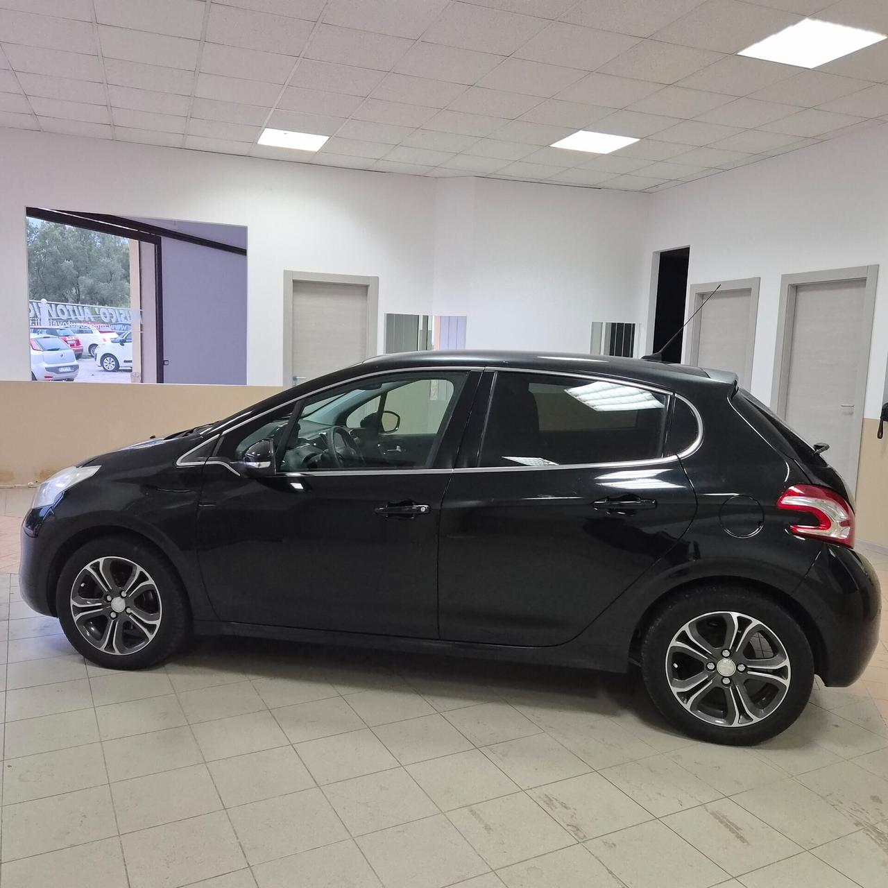 Peugeot 208 1.4 HDi 68 CV 5 porte Allure