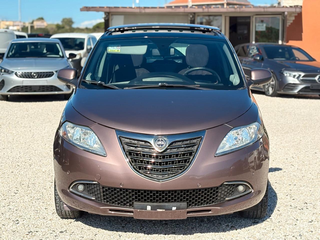 Lancia Ypsilon 1.2 69 CV 5 porte Platinum TETTO APRIBILE