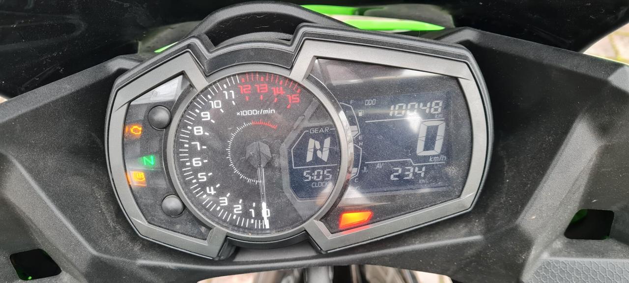 Kawasaki Ninja 400 DANNI ALLA CARENA