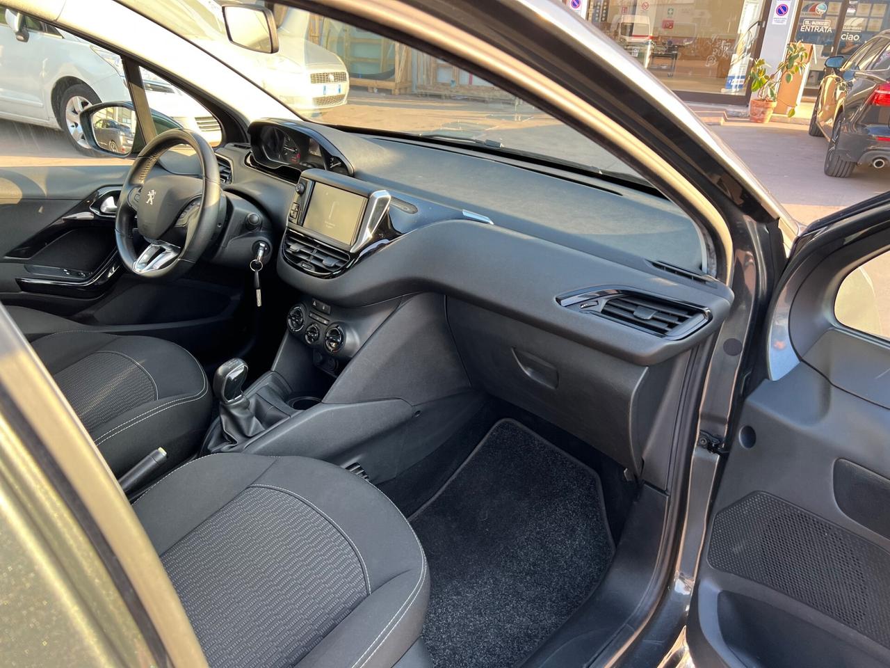 Peugeot 208 PureTech 82 5p. GPL Allure