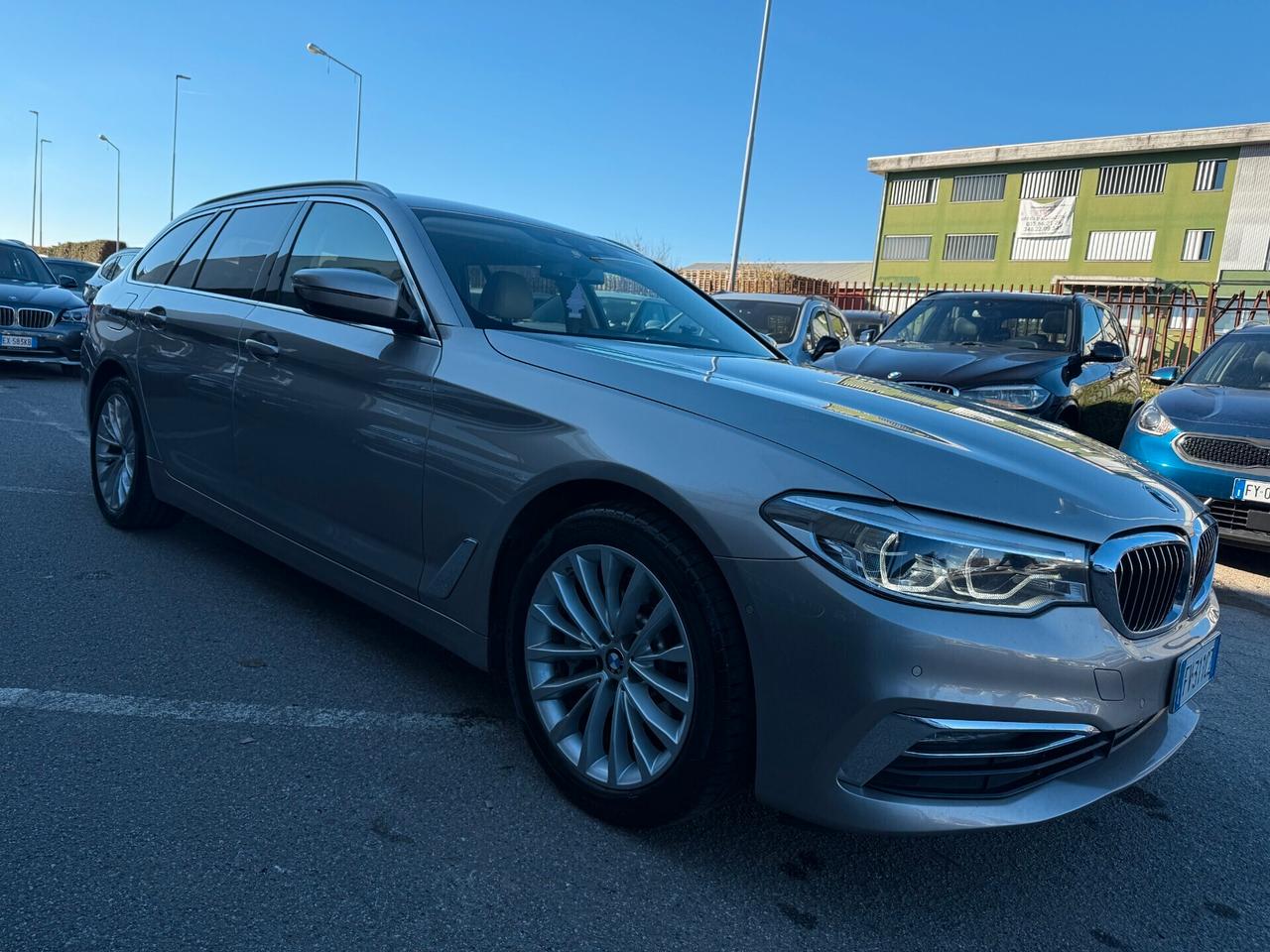 BMW 530 Touring xdrive Luxury 265cv auto / Service In BMW