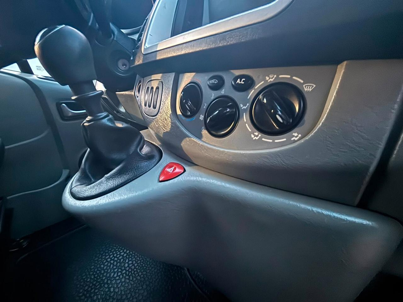 RENAULT TRAFIC 2.0 DCI 120 CV 9 POSTI - MOTORE RIFATTO