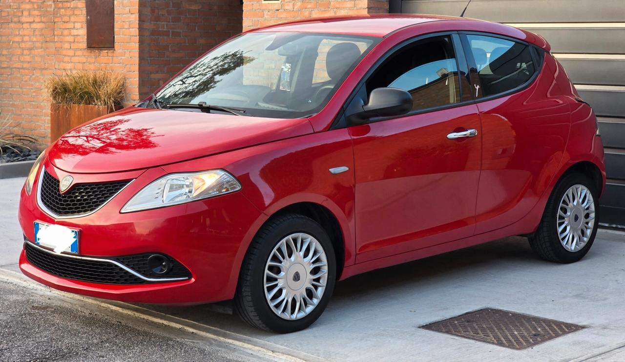 Lancia Ypsilon Platinum benzină 1.2 neopatentati euro6b
