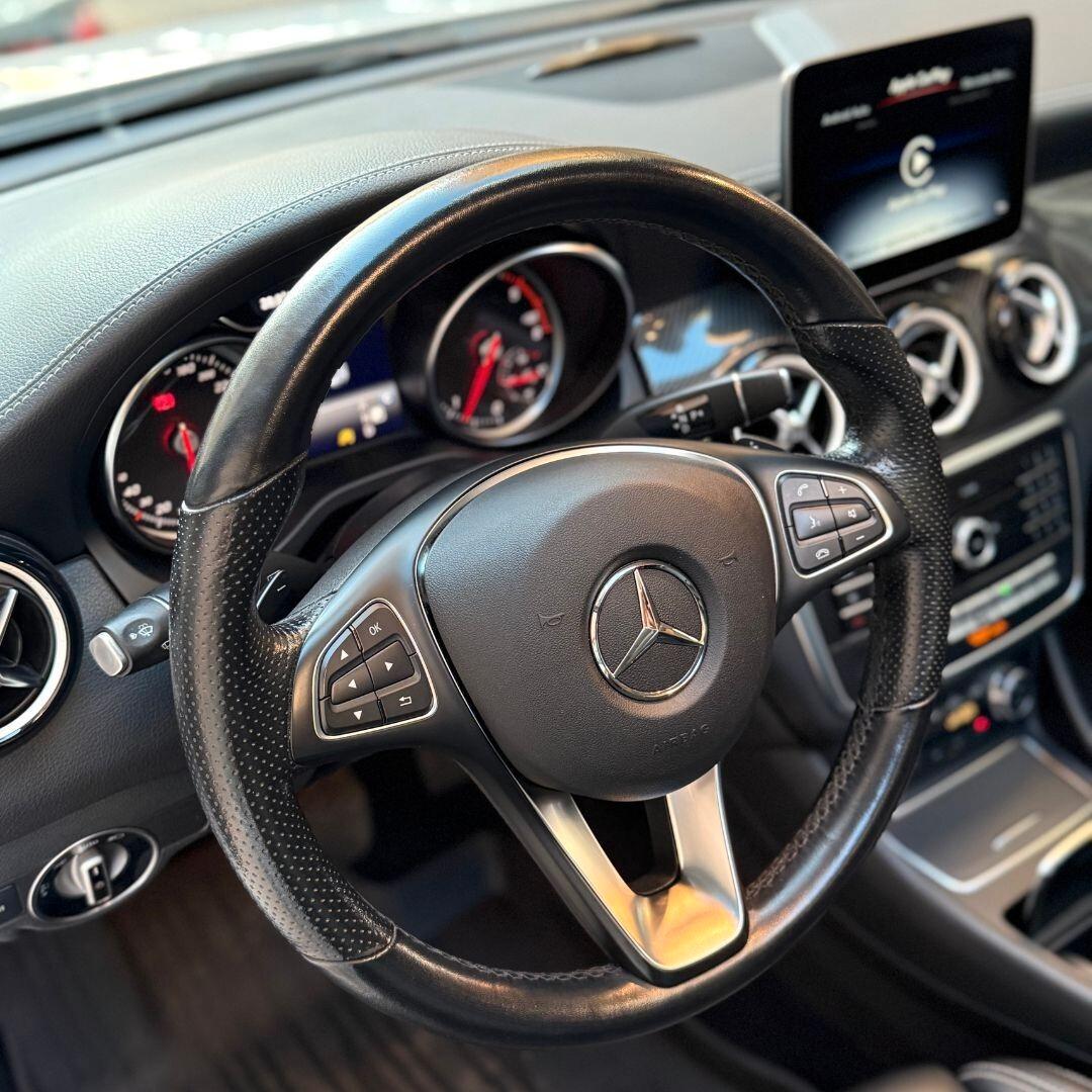 Mercedes GLA 200 d Premium Night Edition **FULL**