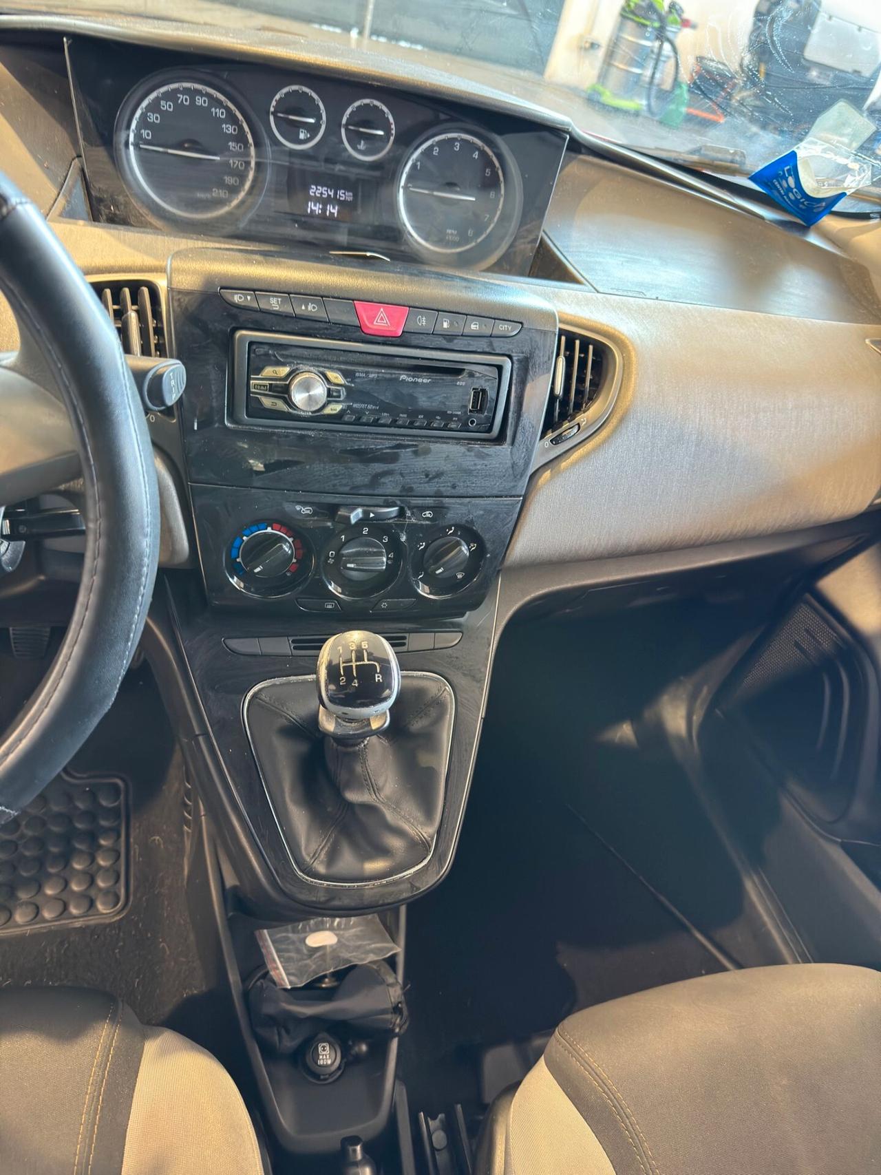 Lancia Ypsilon 1.2 69 CV 5 porte GPL Ecochic Silver