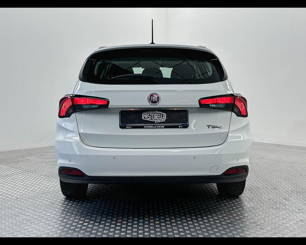 FIAT Tipo (2015-->) - Tipo 1.6 Mjt S&S DCT SW Lounge