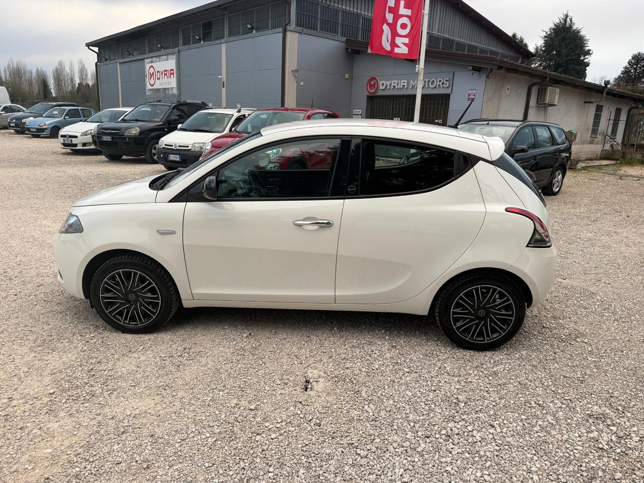 Lancia Ypsilon 1.0 FireFly Hybrid Ecochic Gold 50.000 KM