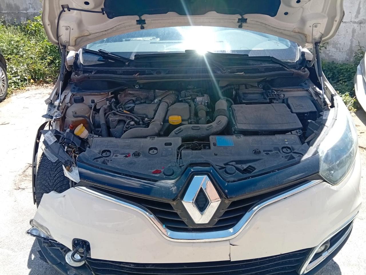Renault Captur 1.5 dCi sinistrata incidentata km90000