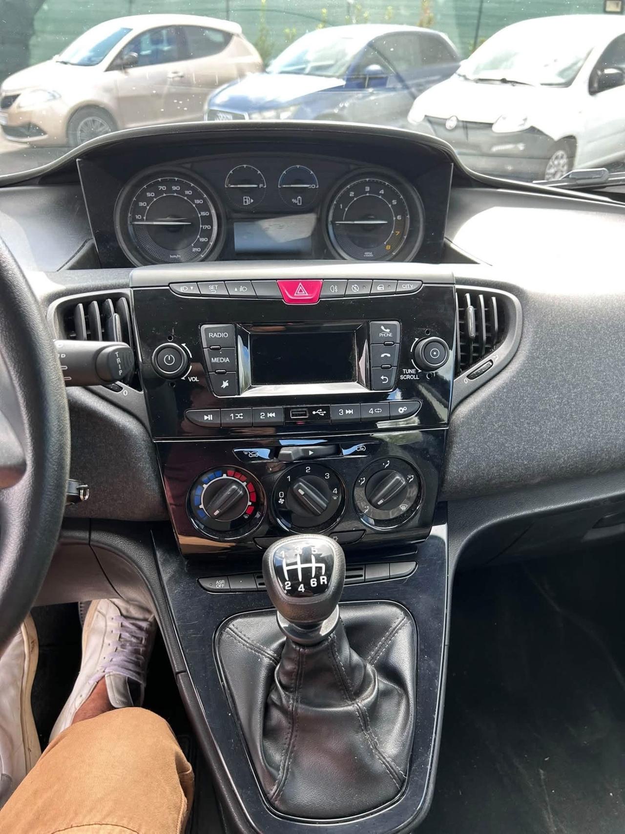 Lancia Ypsilon 1.0 FireFly 5 porte S&S Hybrid UnYca