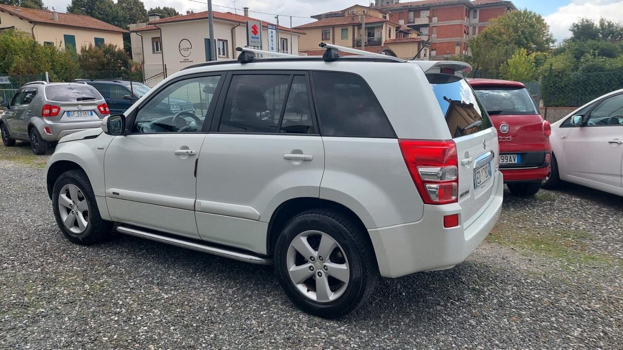 Suzuki Grand Vitara 5 PORTE Executive Crossover-Navi-Tetto Apribile-Interno Pelle