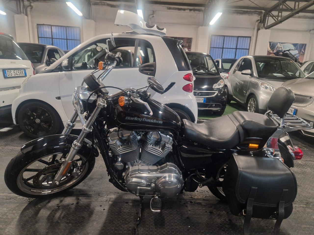 883C Sportster Custom XL solo 6100km