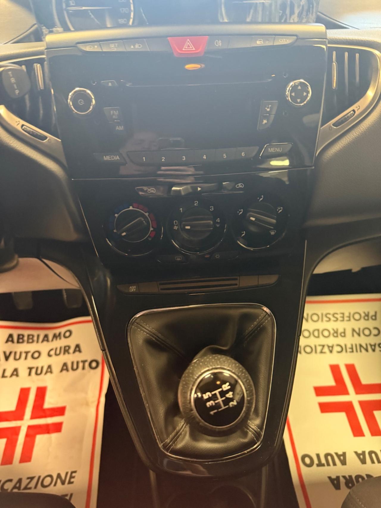 Lancia Ypsilon 1.2 69 CV 5 porte Platinum
