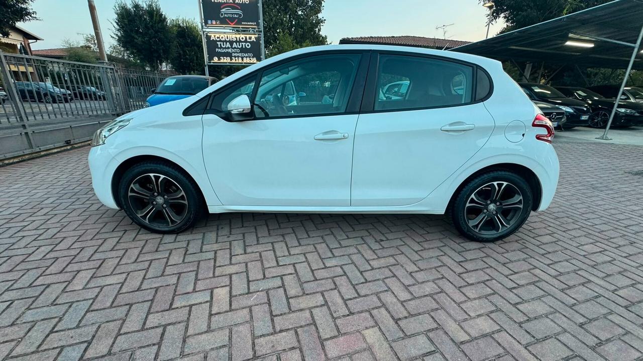 Peugeot 208 1.4 HDi 68 CV 5 porte Allure