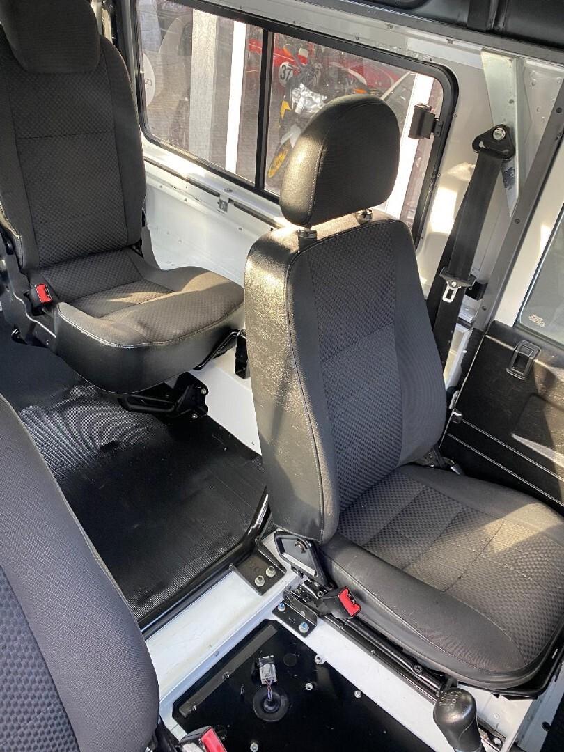 LAND ROVER Defender 90 2.2 TD4 Station Wagon n1