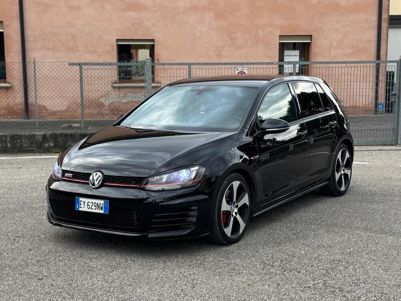Volkswagen Golf GTI Performance 2.0 TSI 230cv