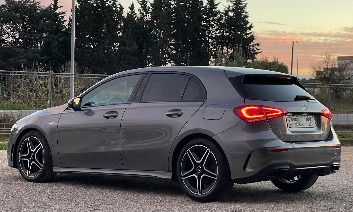 MERCEDES Classe A 180 d Automatic Premium Edition