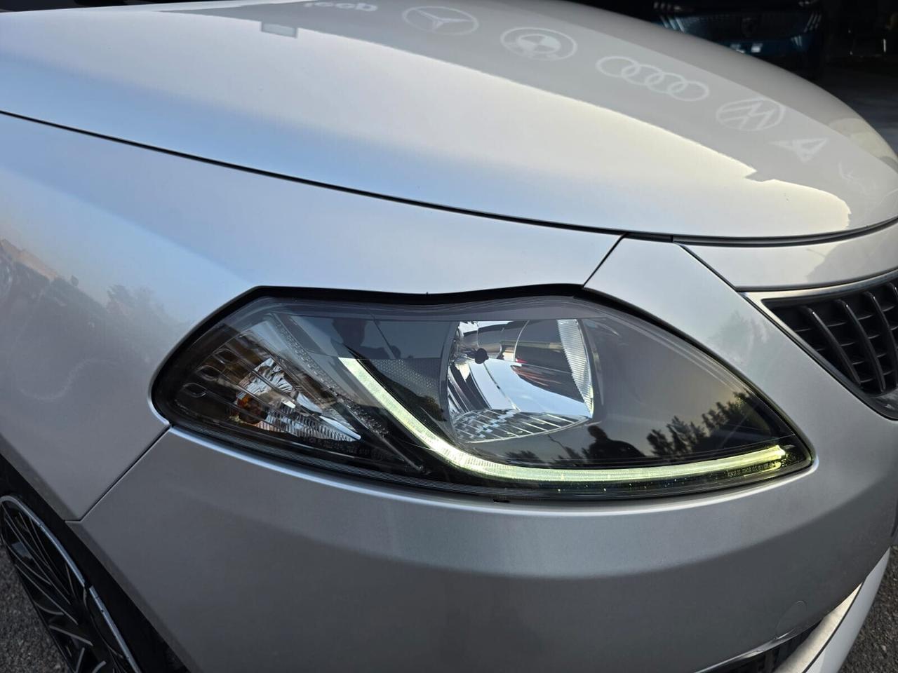 Lancia Ypsilon 1.0 FireFly 5 porte S&S Hybrid Ecochic Silver