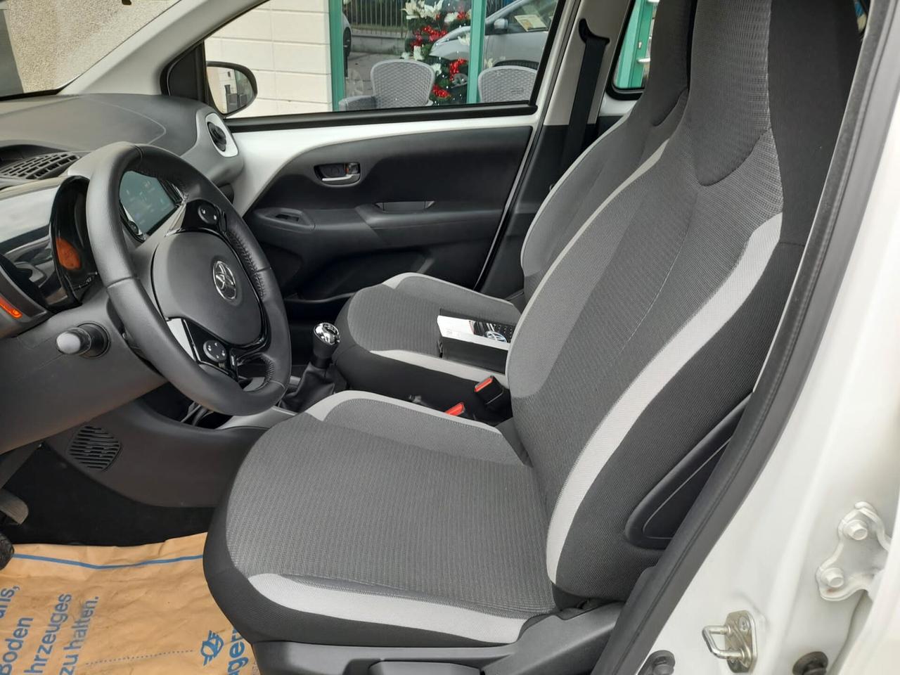 Toyota Aygo Connect 1.0 VVT-i 72 CV 5 porte x-play