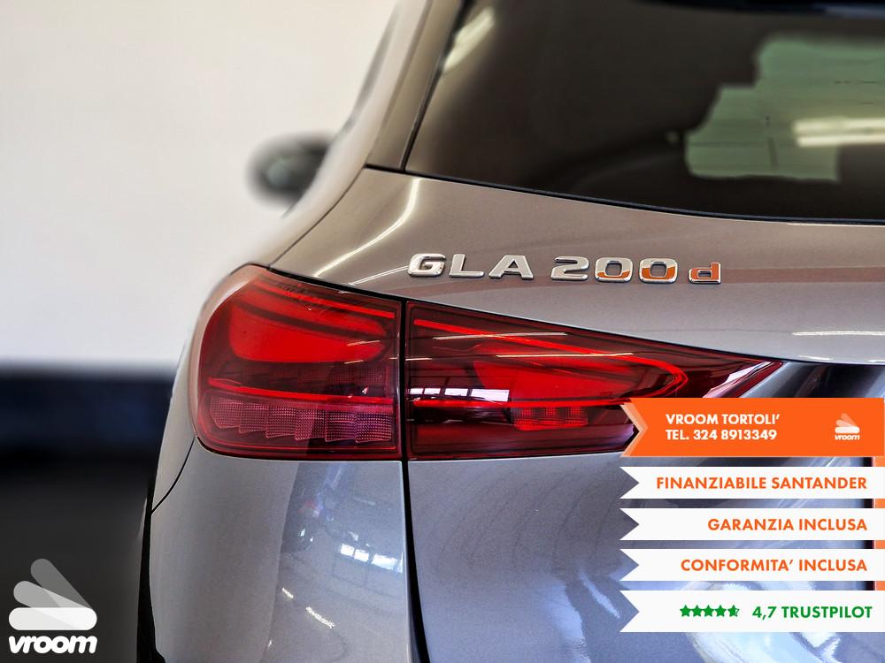 MERCEDES GLA (H247) GLA 200 d Automati...