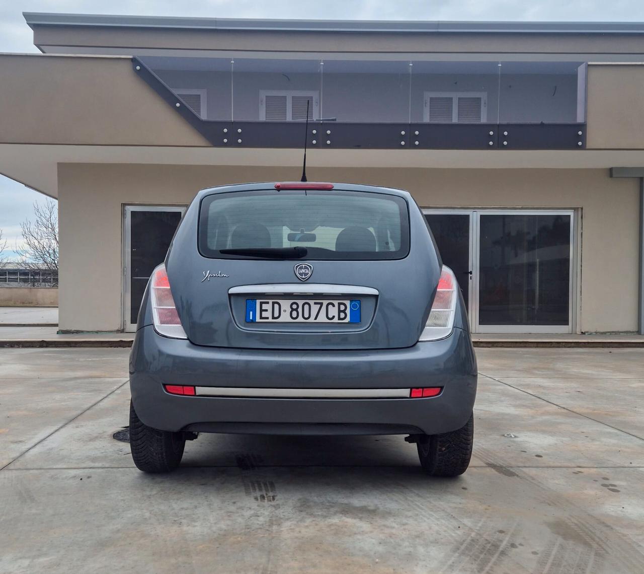 Lancia Ypsilon 1.3 MJT 75 CV Platino