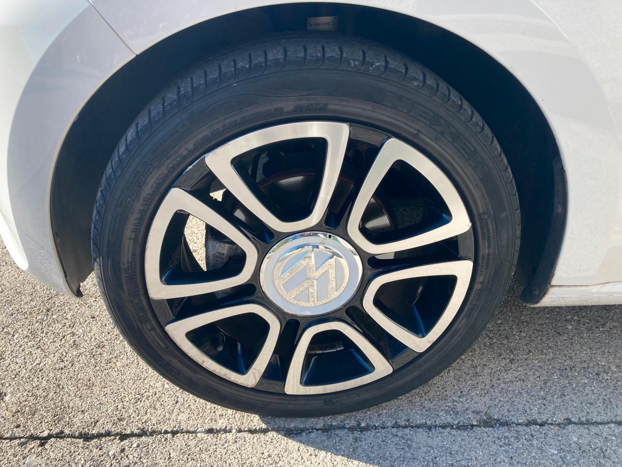 Volkswagen High UP! 1.0 75 CV 5p.