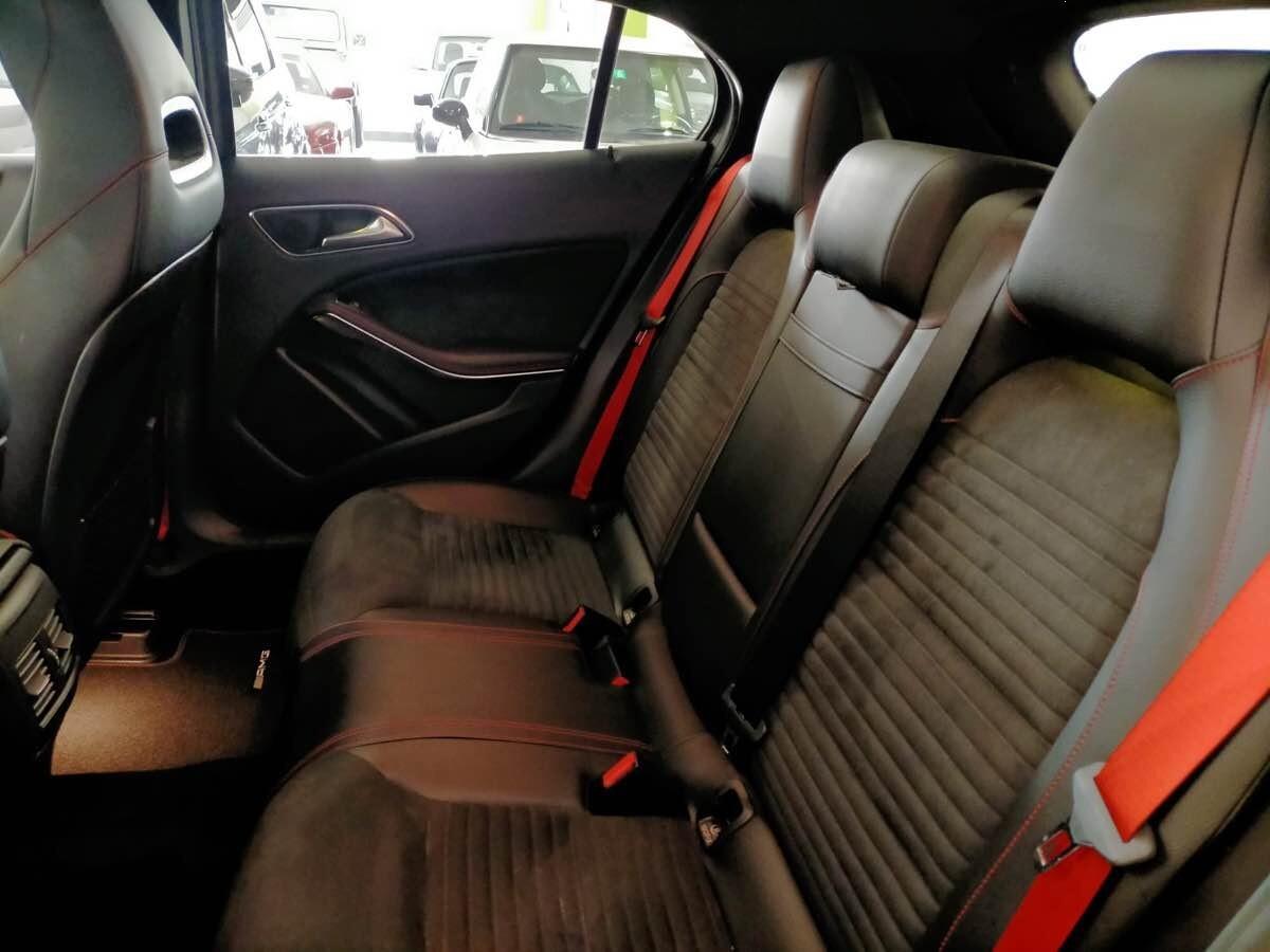 Mercedes Benz GLA 45 AMG 381 CV