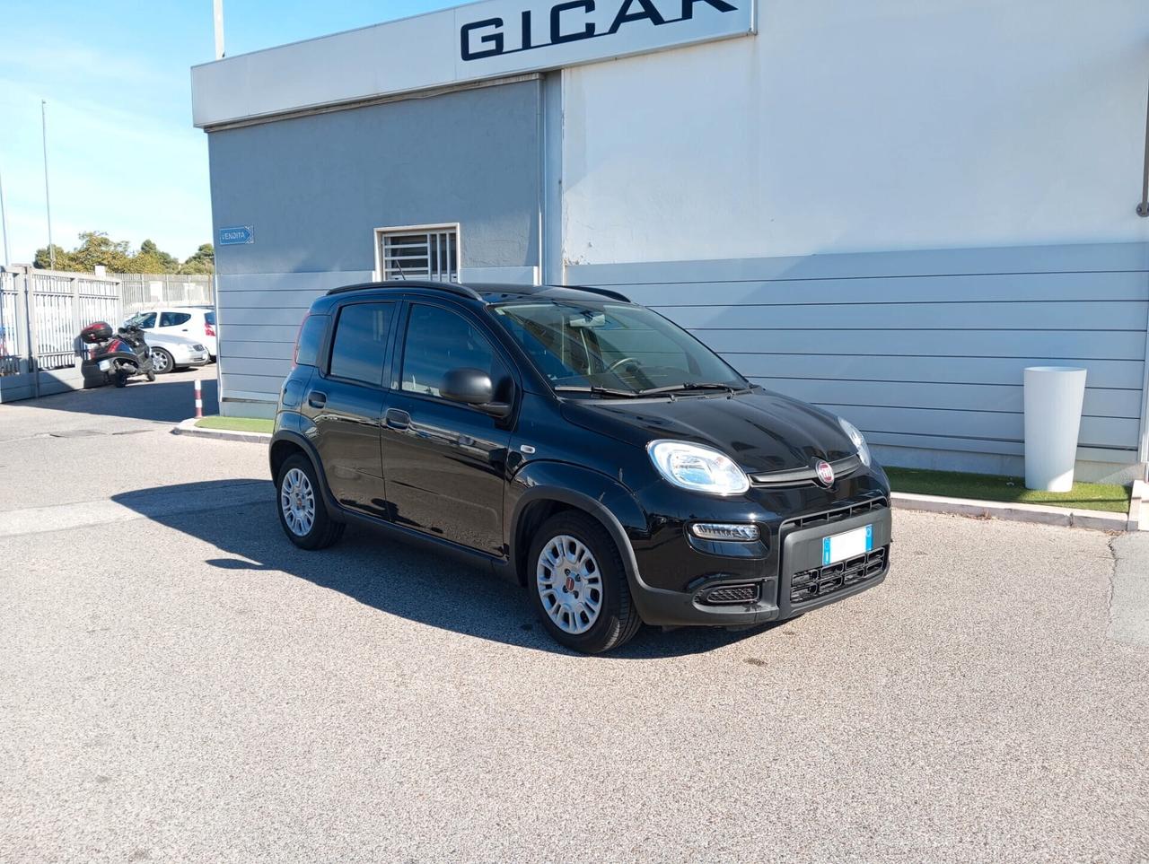 Fiat Panda 1.0 Hybrid Pandina con NAVI e RETRO
