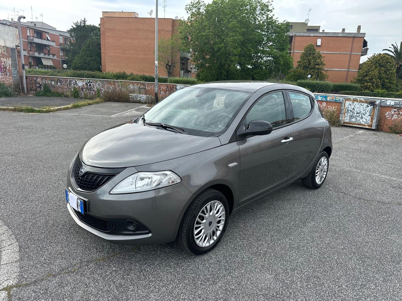 Lancia Ypsilon 1.0 Firefly Hybrid Silver