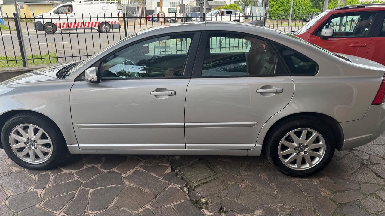 Volvo S40 2.0 D cat Momentum pari a nuova unico proprietario