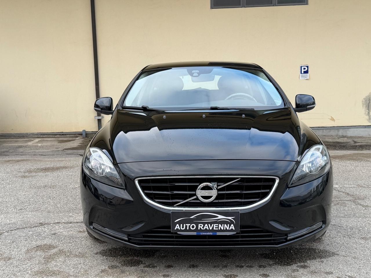 Volvo V40 120CV D2 R-design 2017 EURO6 Neopatentati