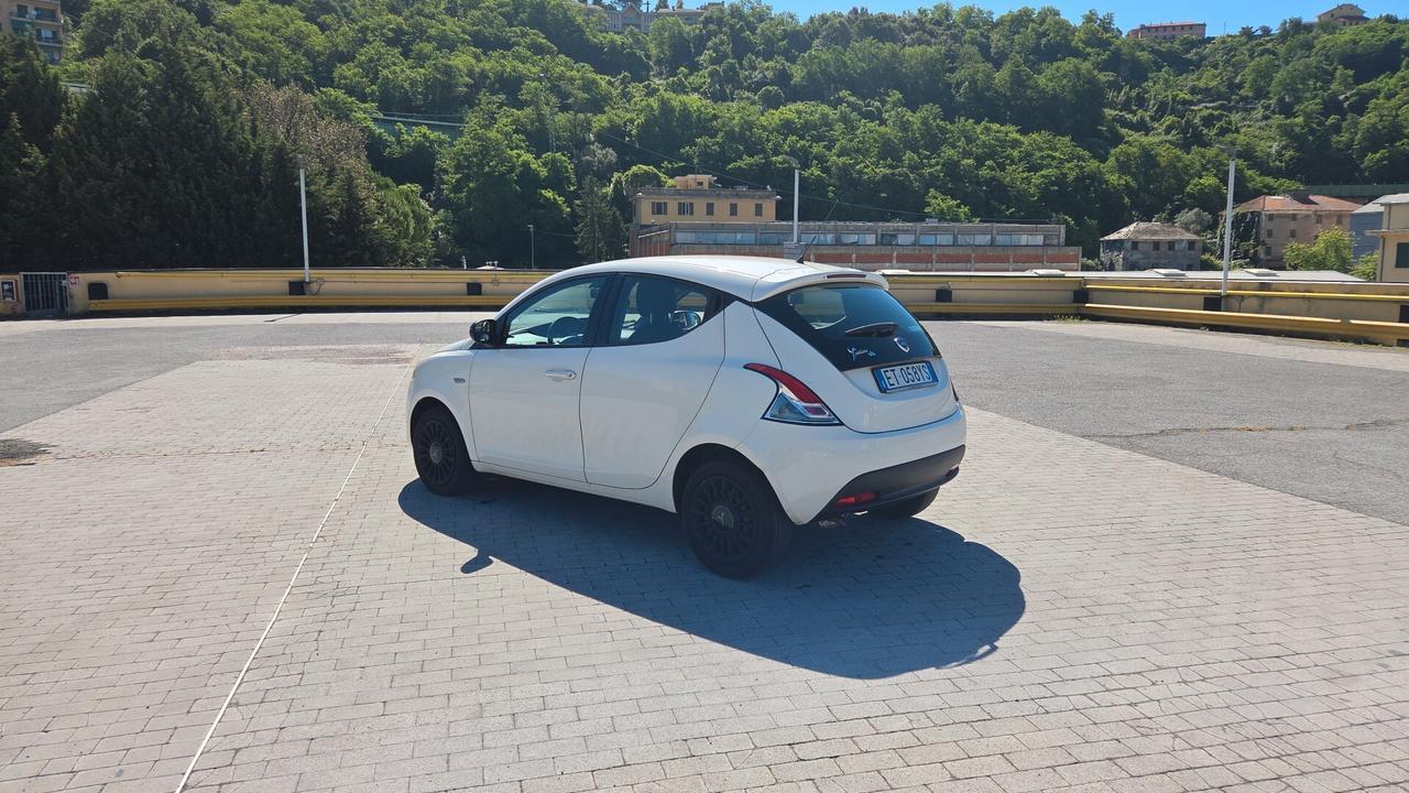 LANCIA YPSILON PLATINUM – UNICO PROPRIETARIO – 88.000 KM CERTIFICATI – € 6.190