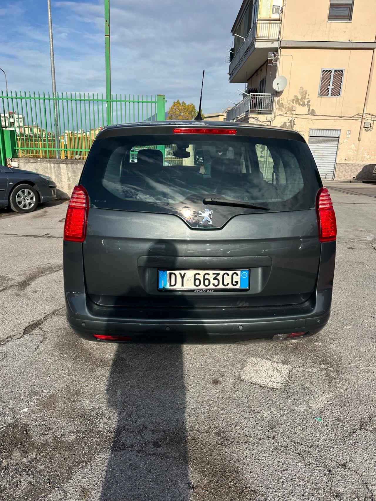 Peugeot 5008 2.0 HDi 150CV Féline