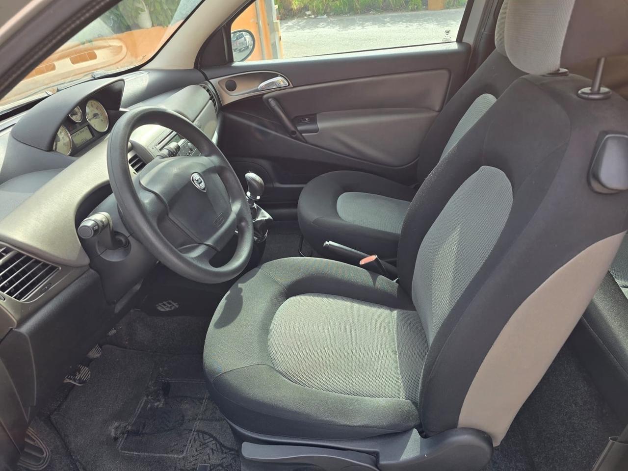 Lancia Ypsilon 1.2 16V Oro